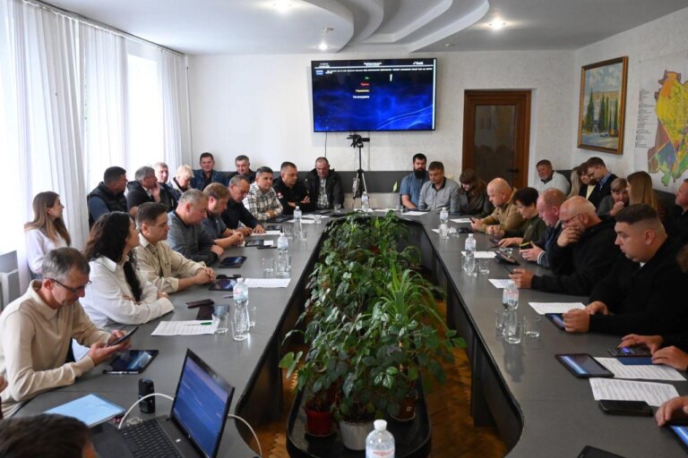 У Баранівці відбулася 90-та сесія міської ради: хвилина пам’яті, подяка Захисникам і важливі рішення