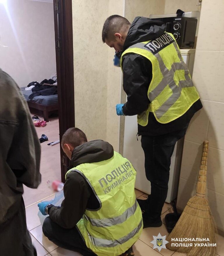 У Житомирі поліцейські затримали наркодилера за збут «товарів широкого асортименту»
