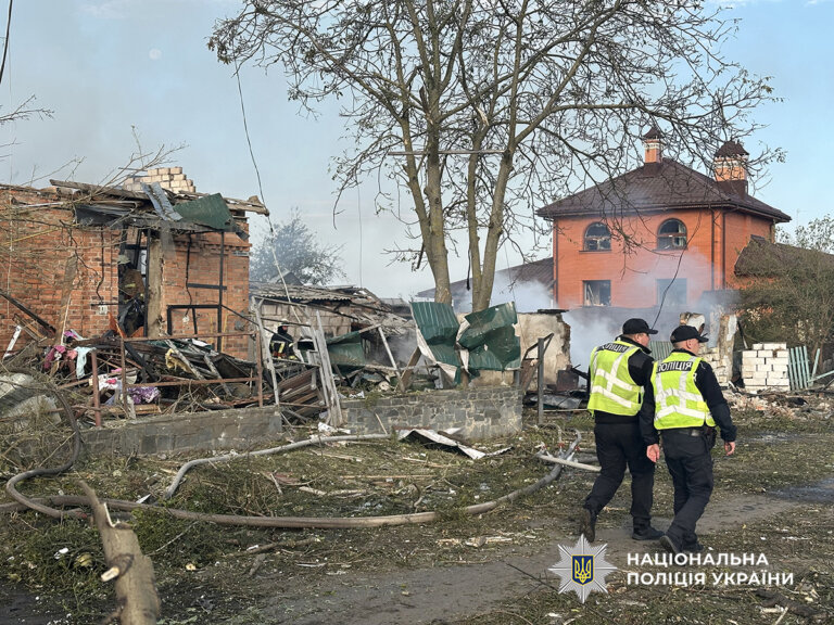 На Житомирщині поліція та екоінспектори документують наслідки російських обстрілів. Оновлено