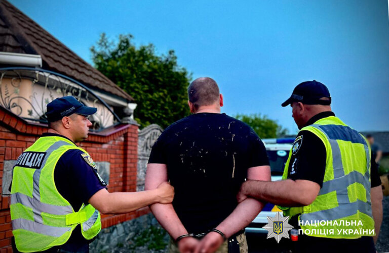 У Звягелі слідчі завершили розслідування розбою та травмування поліцейського
