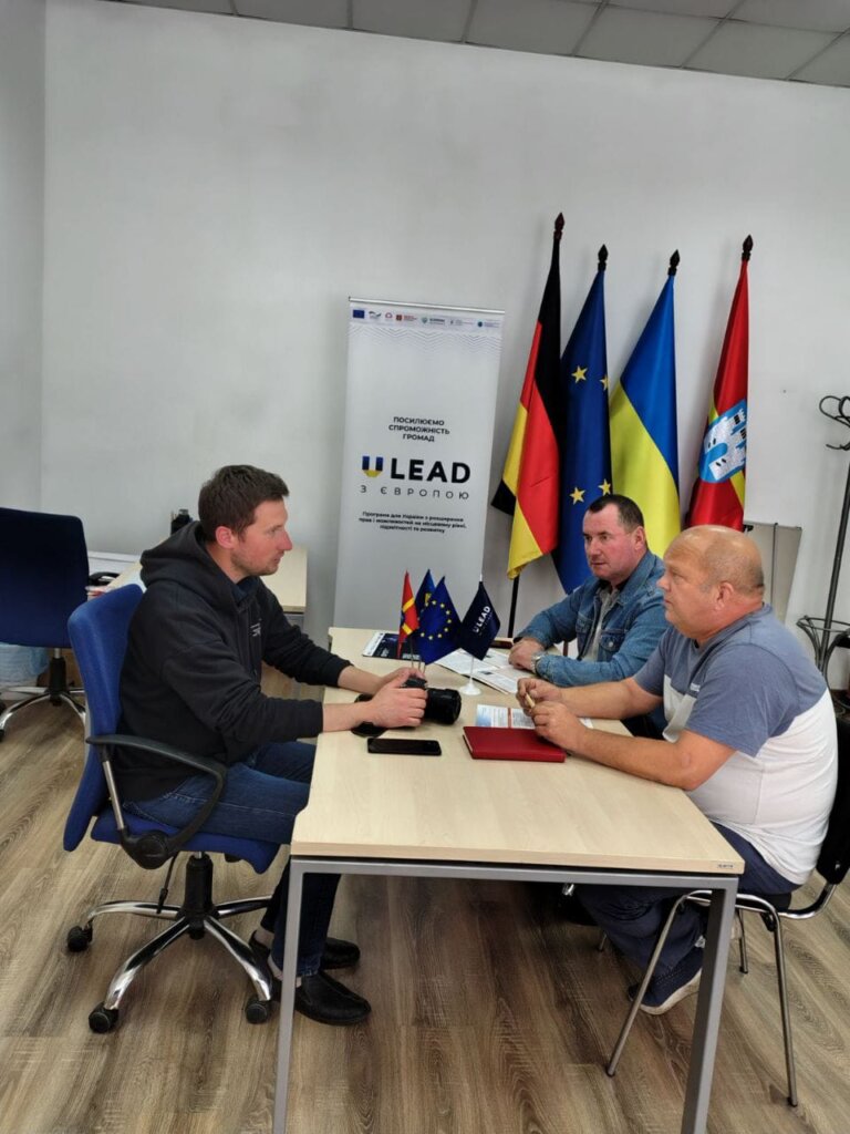 Представники відділу цифрової трансформації Оліївської сільської ради зустрілися з керівником Житомирського регіонального офісу U-LEAD Василем Невмержицьким