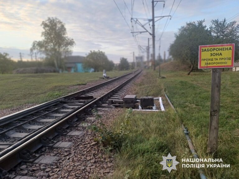 Коростенські поліцейські встановлюють обставини загибелі чоловіка на залізничних коліях