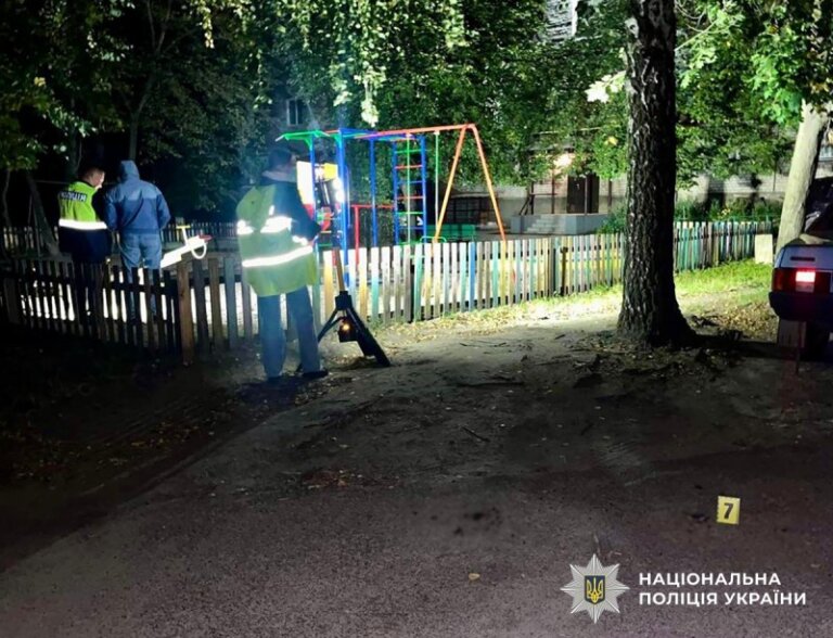 Родинна сварка закінчилася стріляниною: поліцейські Житомирщини затримали підозрюваного