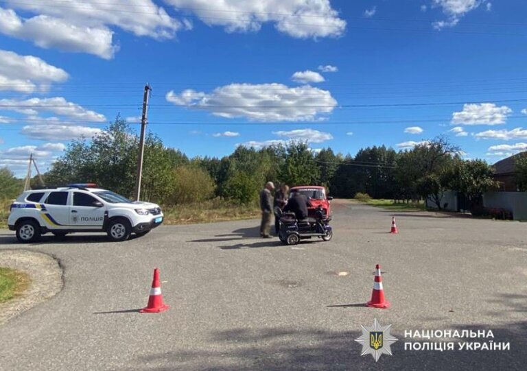 Малинські поліцейські з’ясовують обставини ДТП із травмуванням пасажирки електкроскутера