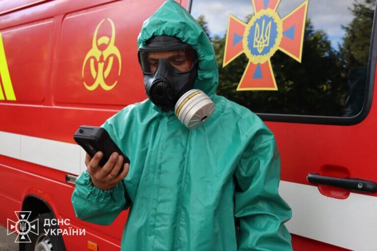 Герої без зброї