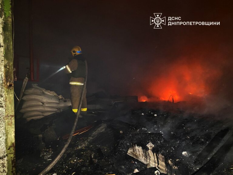 Масована атака російських БпЛА на Дніпропетровщину: вночі ворог поцілив по підприємству в обласному центрі