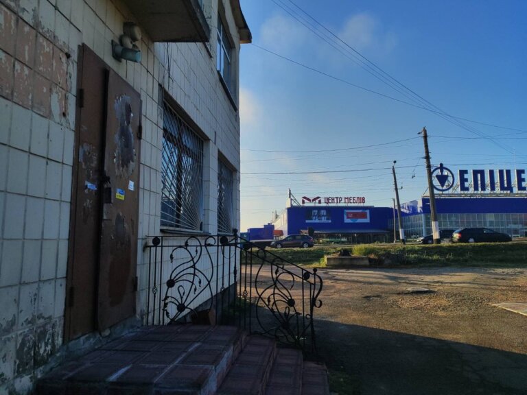 «Невідомі будують — місто трясе»: що відбувається біля «Епіцентру» на Київській трасі в Житомирі