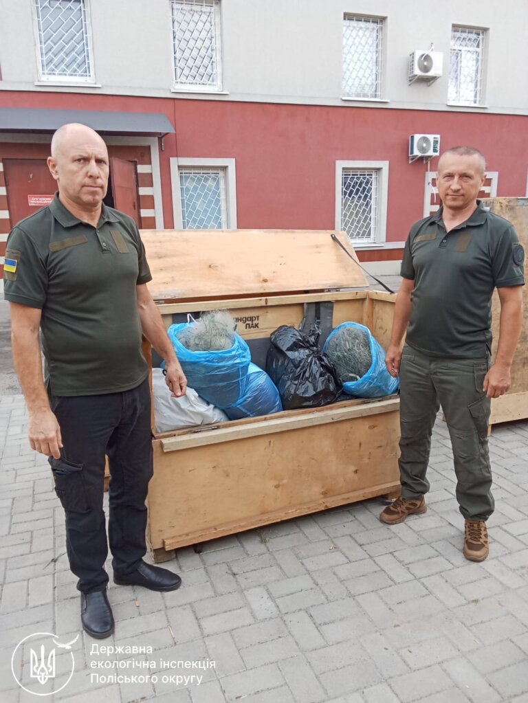 Екоінспекція Поліського округу передала понад 1,8 км риболовних сіток військовим