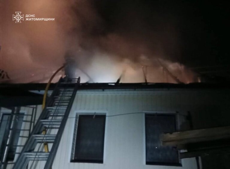 Сьогодні під ранок в селищі Гришківці Бердичівського району спалахнув приватний житловий будинок