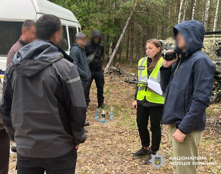На Житомирщині правоохоронці затримали організатора незаконного переправлення людей через кордон