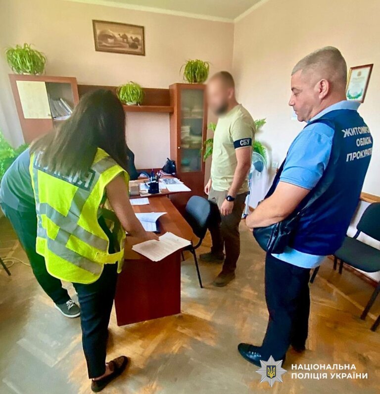Поліцейські розслідують фінансові оборудки під час капітального ремонту скверу у Звягелі