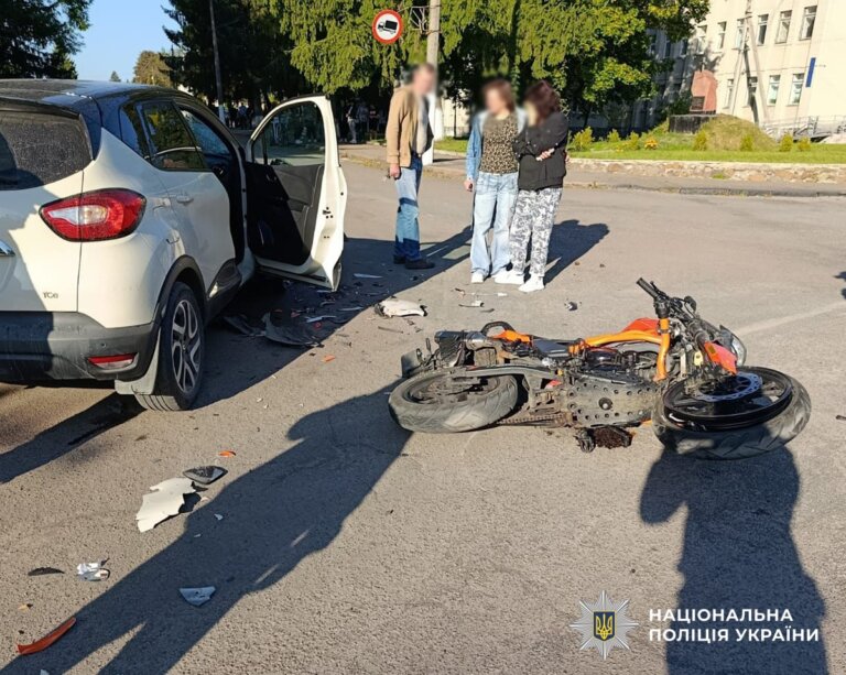 На Коростенщині внаслідок ДТП травми отримав неповнолітній мотоцикліст: поліція проводить розслідування