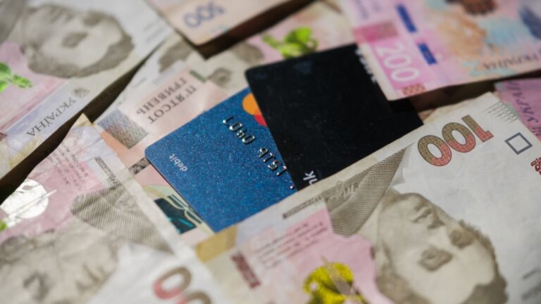 Що зміниться для житомирців з жовтня: пенсії, соціальна допомога, нові правила для ВПО та виїзду до ЄС