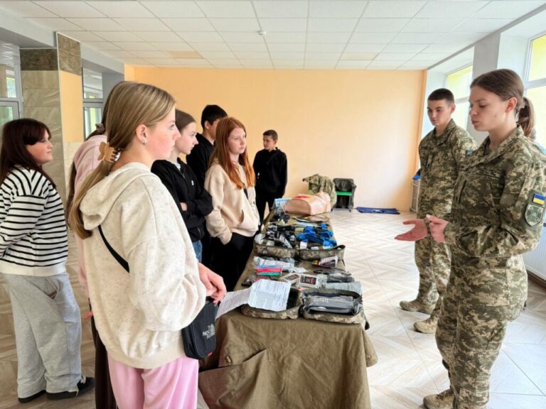 “Звитяга: на варті майбутнього”: Військово-патріотичний вишкіл об’єднав молодь та ветеранів на Житомирщині