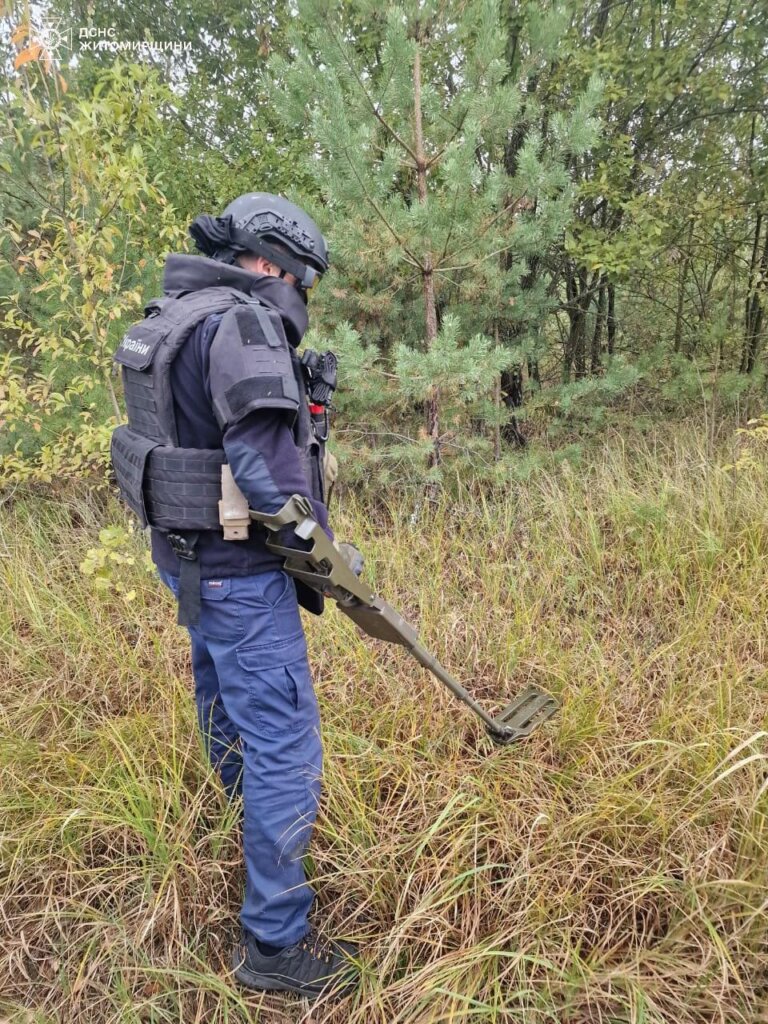 Небезпечна спадщина війни: у Морозівці знищили артилерійський снаряд