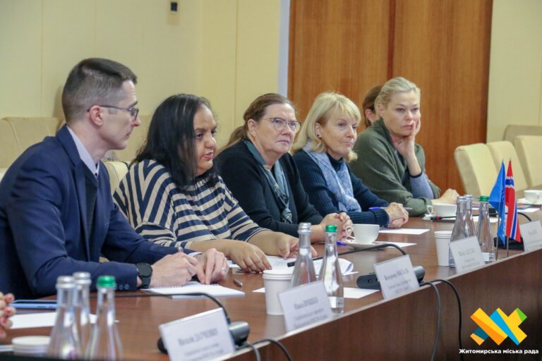 Як міжнародна підтримка змінює життя сімей з дітьми у Житомирі: візит делегації ЮНІСЕФ і Норвегії