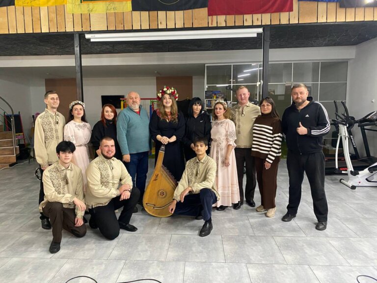 Традиції, що надихають: виступ ансамблю «Родослав» в Обласному медичному центрі реабілітації