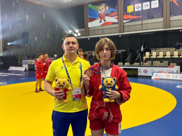 З 3 по 5 жовтня в Індонезії проходить чемпіонат світу з боротьби самбо серед юніорів до 20 років