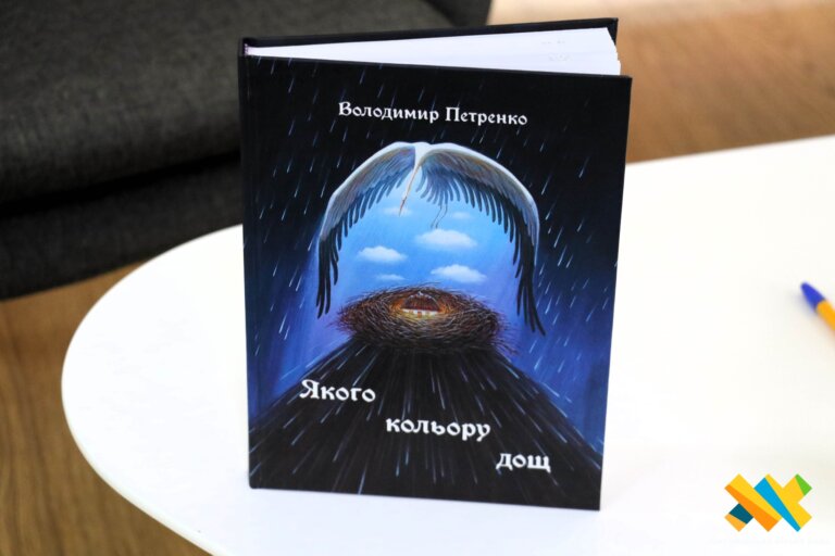 «Ця книга допомогла мені вижити»: мати загиблого Захисника презентувала у Житомирі книгу, написану її сином