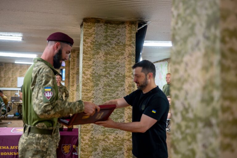 Поведінка, що формує лідерів: як троє наших десантників взяли в полон 11 окупантів