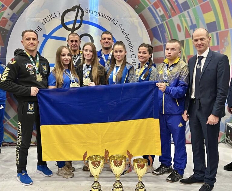 Сила, воля, Україна: житомирські курсанти — серед найкращих гирьовиків світу