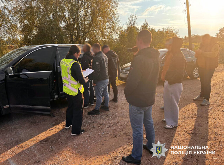 20 000 доларів за «вплив» на слідство: на Житомирщині поліцейські затримали посадовця