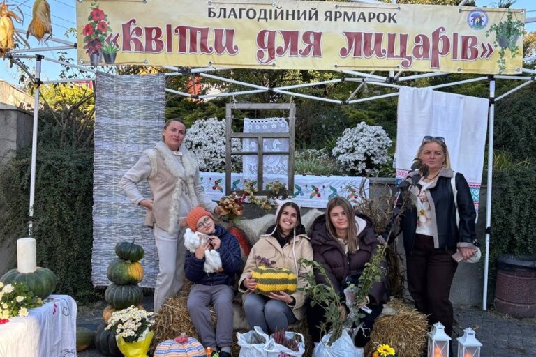 На Житомирщині відбувся благодійний ярмарок “Квіти для лицарів”