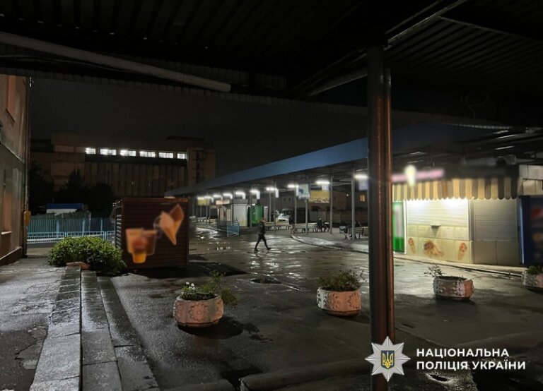 Житомирські поліцейські затримали підозрюваного в пограбуванні неповнолітньої