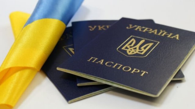 У паспортах старого зразка більше не використовуватиметься російська мова
