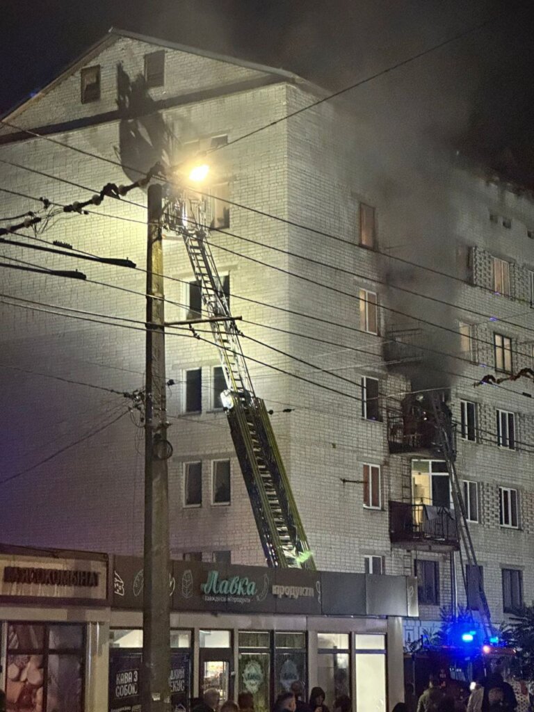 Пожежа в гуртожитку медінституту: рятувальники оперативно ліквідували загрозу, постраждали четверо студентів