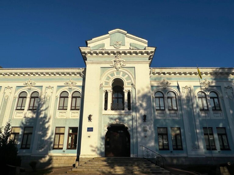 Яскраві необарокові будівлі Житомира