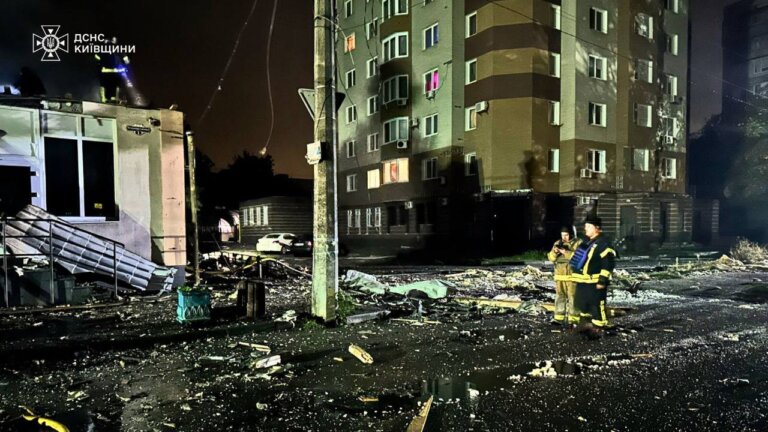 9 людей травмовано внаслідок нічної атаки на Київ