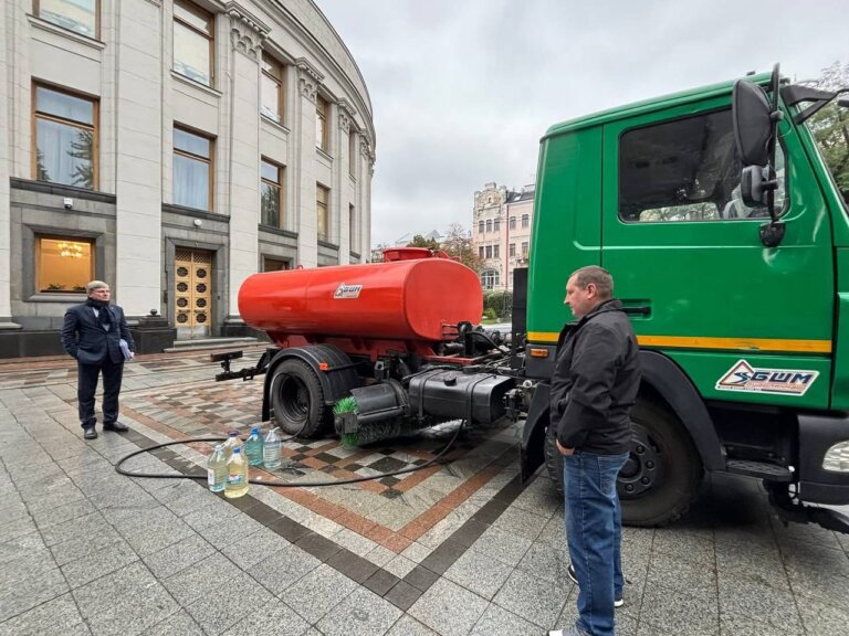 У Верховній Раді зникла вода. Також там встановили біотуалети, – нардепка Геращенко