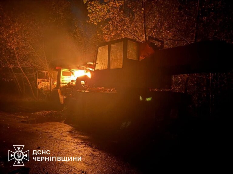 Чернігівщина: під час ліквідації наслідків ворожої атаки рятувальники потрапили під повторний обстріл — є загиблі і поранені