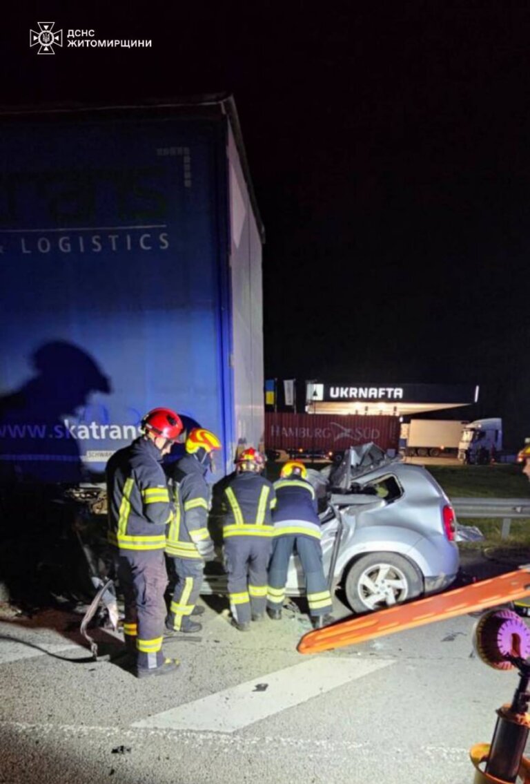 Рятувальники деблокували постраждалого та тіла загиблих унаслідок ДТП