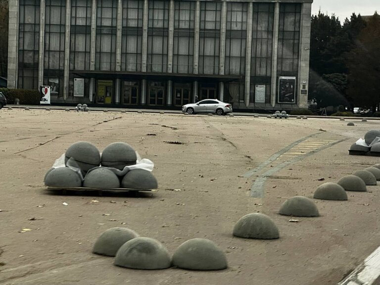 На центральному автомобільному колі замінюють напівсфери