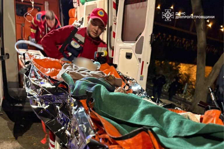 Рятувальники двічі за добу діставали людей з Дніпра