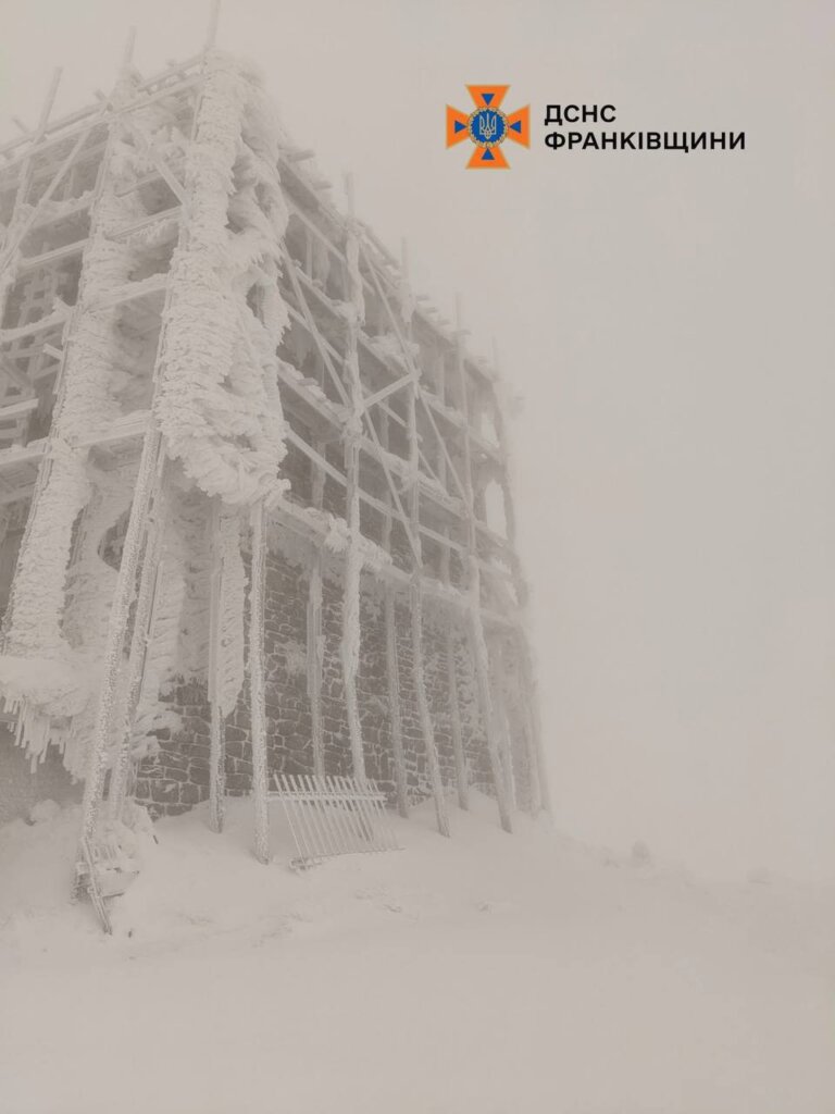 Вранці на горі Піп Іван температура сягнула -7°, – ДСНС