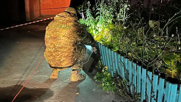 21 жовтня близько 21:15 до поліції надійшло повідомлення про виявлення підозрілої валізи без нагляду неподалік багатоповерхівки на Проспекті Миру у Житомирі