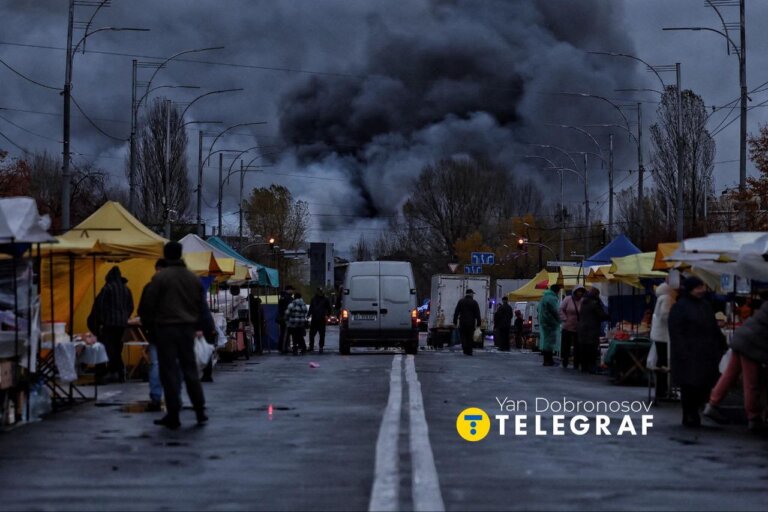Київ сьогодні. Балістика чи дрони, а ярмарка має бути за розкладом…. Фото Ян Доброносов. ФОТО