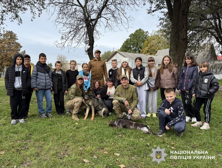 Уроки безпеки просто неба: “Мобільний клас” завітав до овруцьких школярів