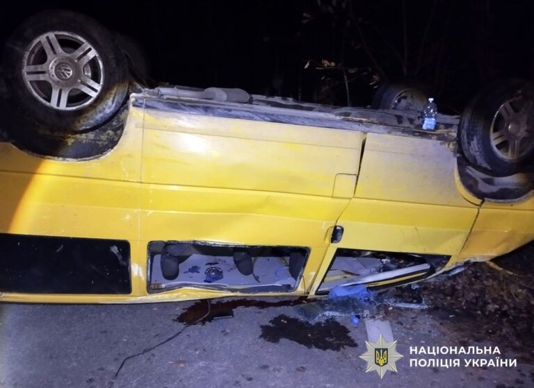 У ДТП в Романівській громаді травмовано водія та пасажирів мікроавтобуса: поліція проводить розслідування