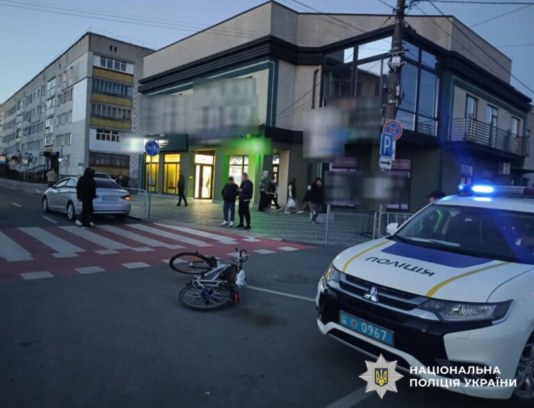 Поліція розслідує ДТП з травмуванням велосипедиста у Звягелі