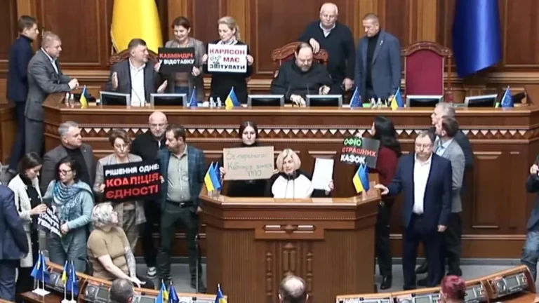 Криза у Верховній Раді: робота призупинена на невизначений термін
