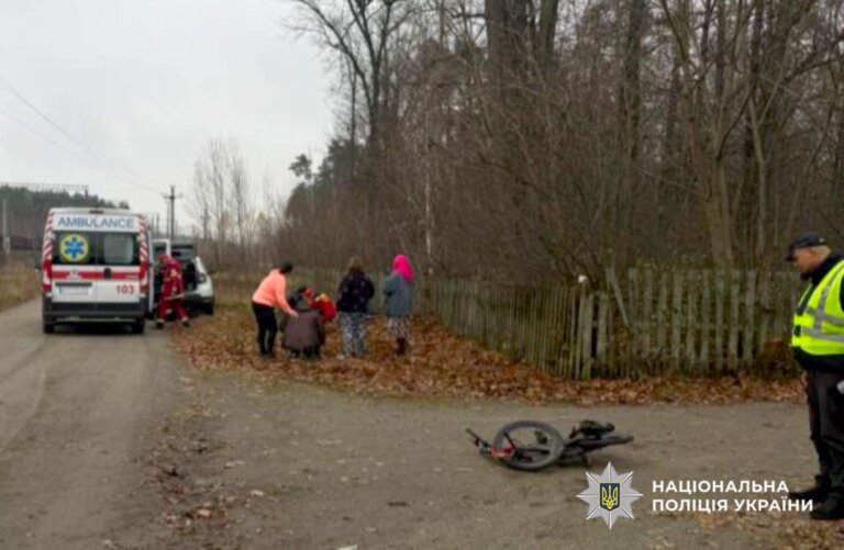 На Коростенщині поліцейські встановлюють обставини загибелі 7-річної дитини в ДТП