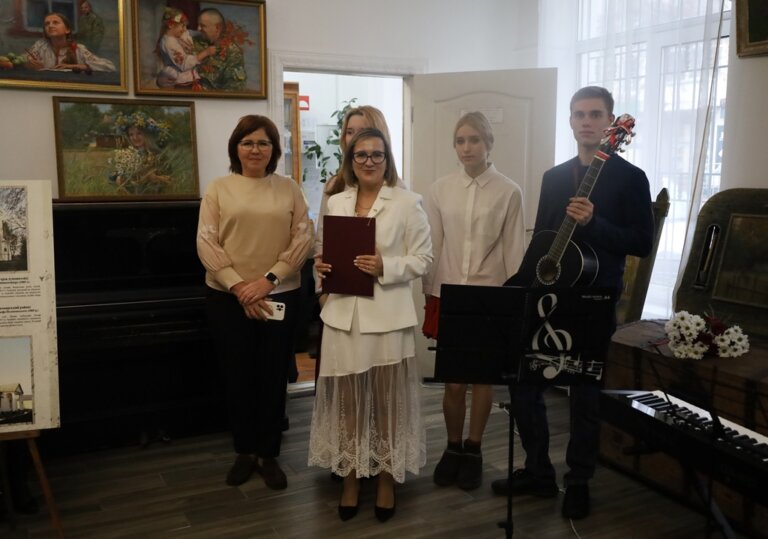 У Звягелі відкрито фотовиставку «Польські сліди на Житомирщині», приурочену Дню Незалежності Республіки Польща