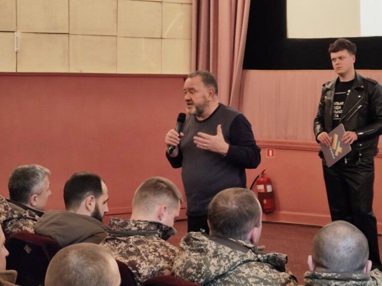 Подвійна прем’єра Богдана Бенюка у Житомирі: кіно, театр і щира розмова про цінності
