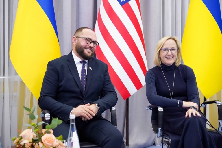 Сьогодні Житомирська політехніка мала високу честь приймати Її Високоповажність, Посла – Тимчасово повірену у справах США в Україні, пані Julie S. Davis
