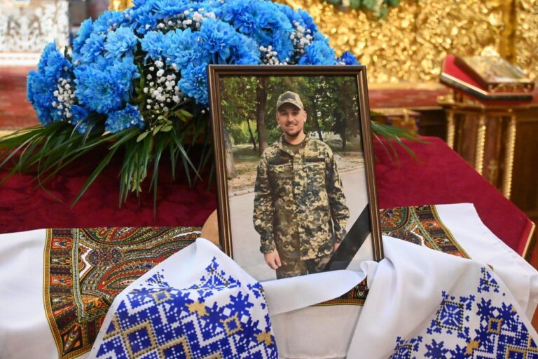 На щиті повернувся Герой