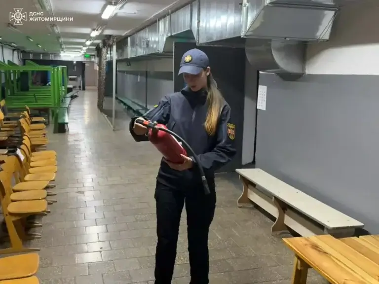 Офіцери-рятувальники громад області продовжують обстежувати захисні споруди
